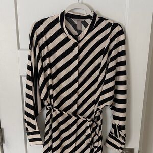 H&M Black and Cream Striped Top
